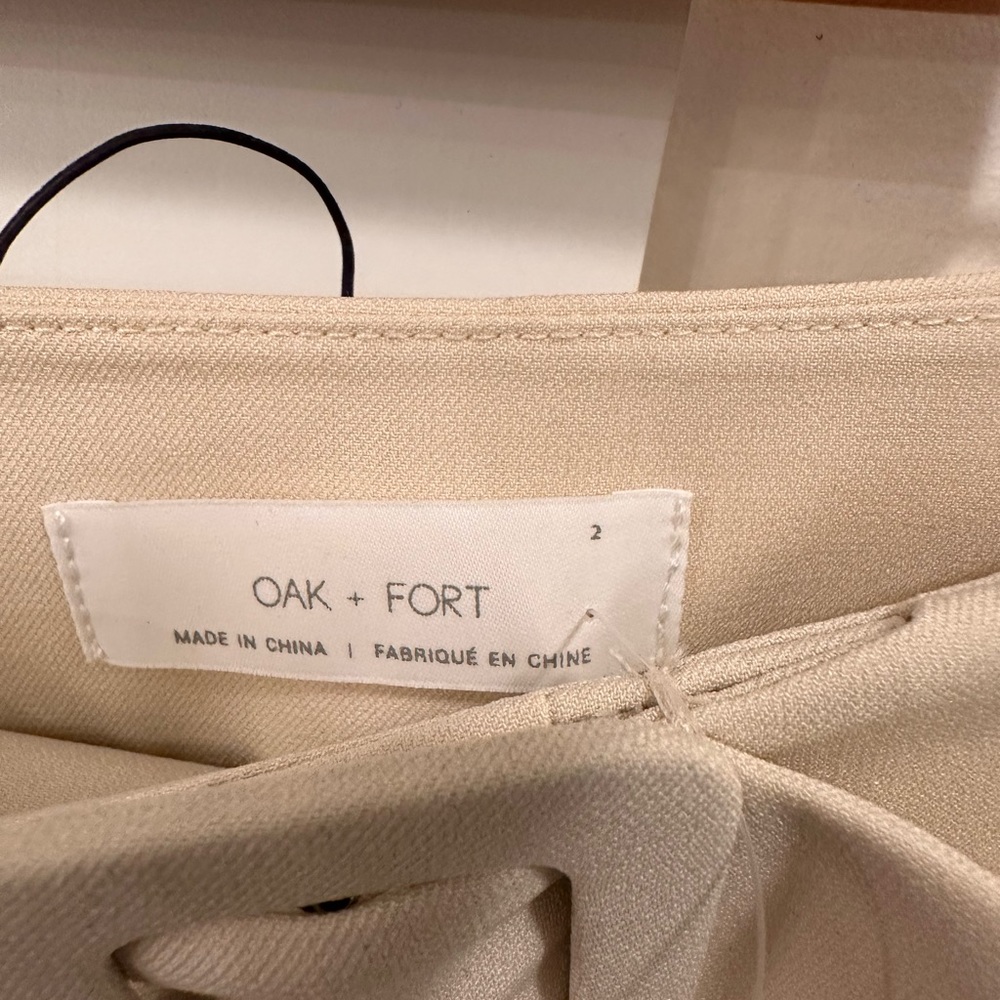 Pleated front skirt - Picture 3 of 4